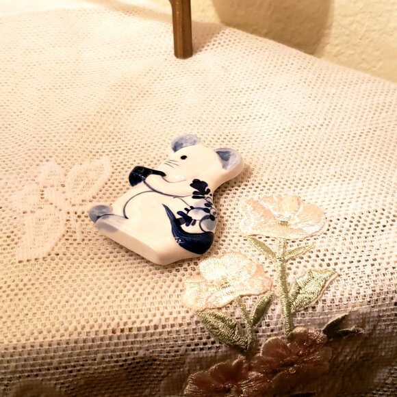 Vintage Danish Ceramic Glazed Blue White Hand-painted Mouse Solvang - Picture 8 of 8